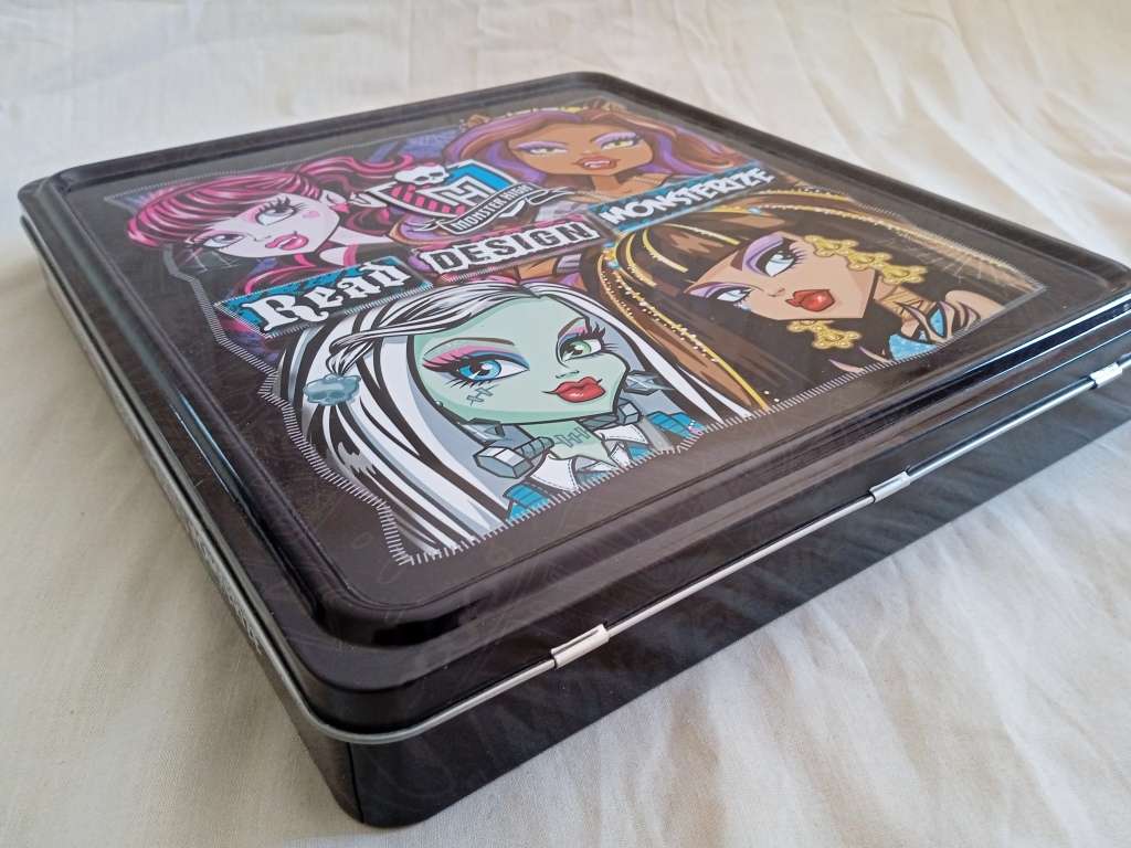 MONSTER HIGH 35cm EMPTY BRIEFCASE TIN - READ DESIGN MONSTERIZE