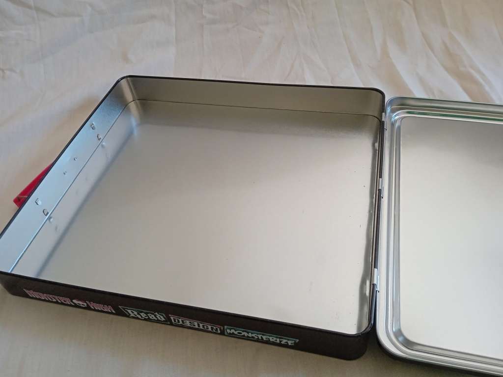 MONSTER HIGH 35cm EMPTY BRIEFCASE TIN - READ DESIGN MONSTERIZE