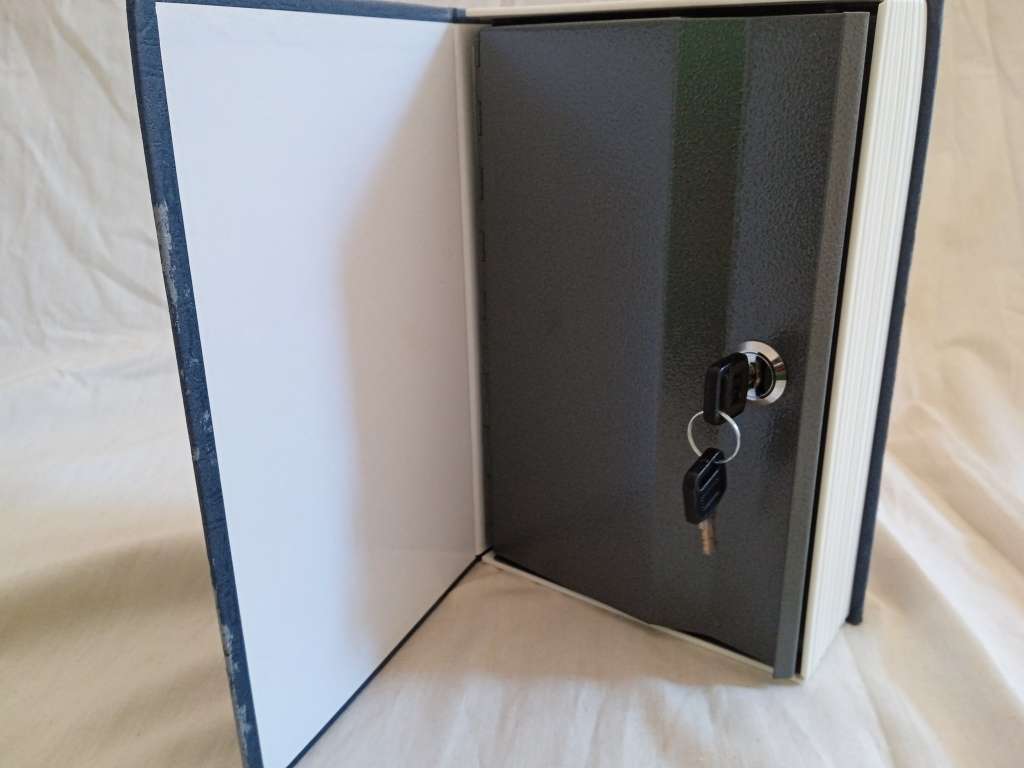 THE NEW ENGLISH DICTIONARY SECRET STORAGE LOCK BOX