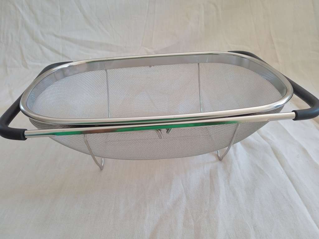 STAINLESS STEEL EXTENDABLE SINK STRAINER