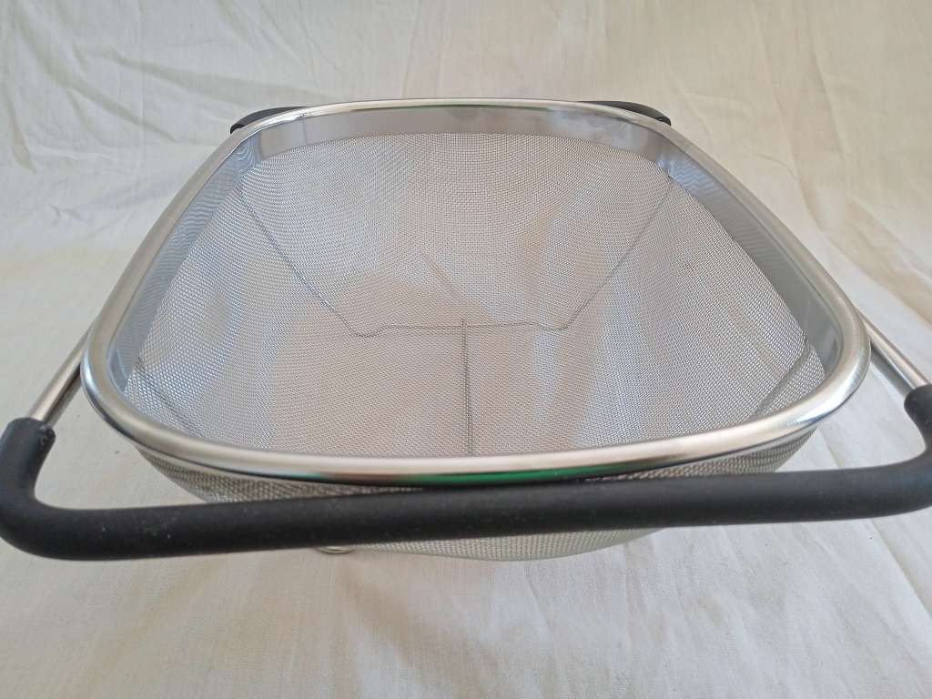 STAINLESS STEEL EXTENDABLE SINK STRAINER