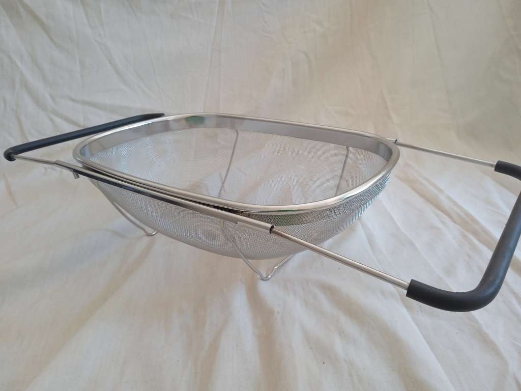 STAINLESS STEEL EXTENDABLE SINK STRAINER