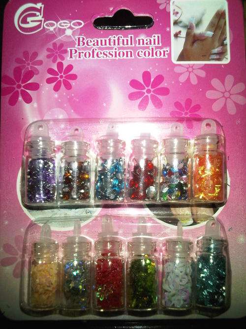 12 MINI BOTTLES OF NAIL ART