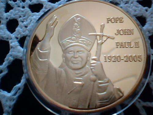 Stunning Large 40mm Gold Plated Medallion commemorating Pope John Paul the II