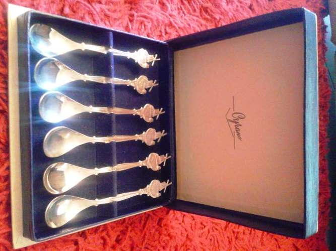 Set of 6 Vintage Silver plated spoons Boxed Manufactured in Hiolland