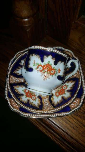 Rare Royal Albert Royalty 1930's Imari Tea Trio Set - Un-used Condition and 1st Quality