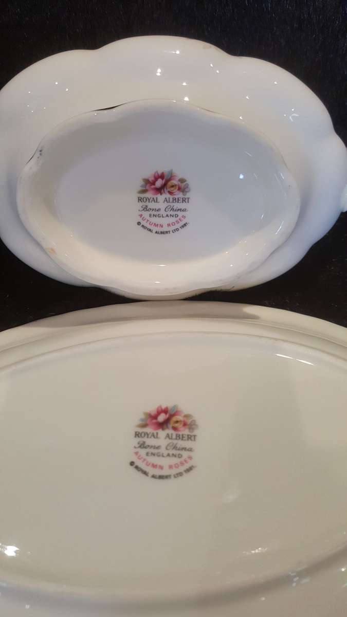 Stunning 1981 Royal Albert Autumn Roses Large 20cm Dinner Sauce Boat with Saucer - Unused !