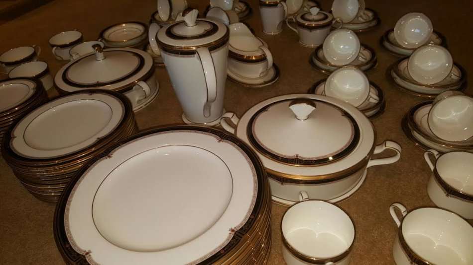 A Connoisseurs Large 94 Piece Dinner & Coffee Service by Noritake  Gold & Sable Unused ** R52 500 **
