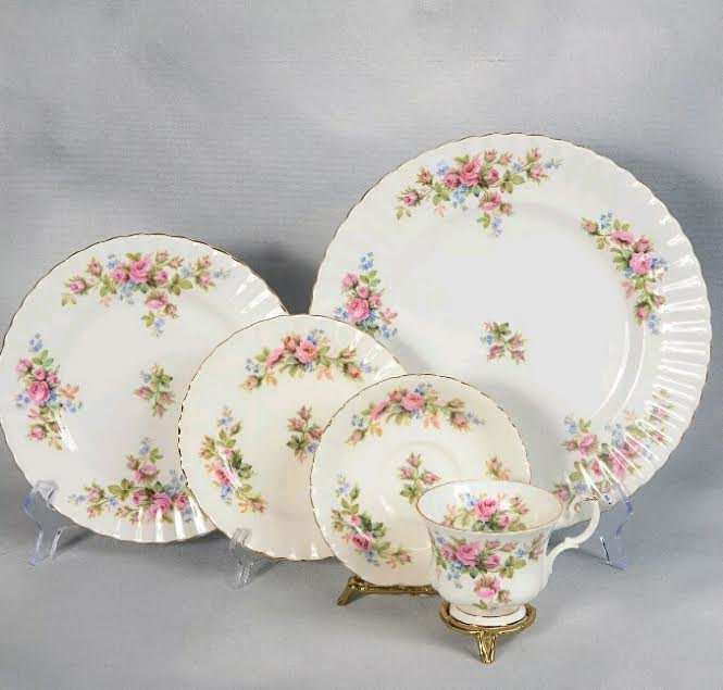 Royal Albert Moss Rose Gorgeous 5 Place Setting  - Pristine 1st Quality !