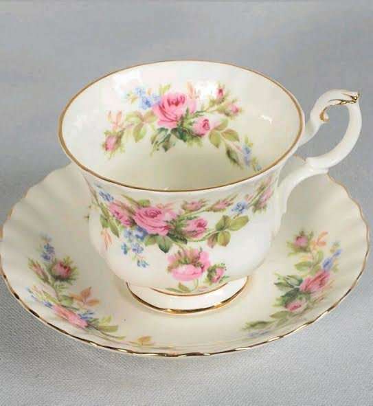 Royal Albert Moss Rose Gorgeous 5 Place Setting  - Pristine 1st Quality !