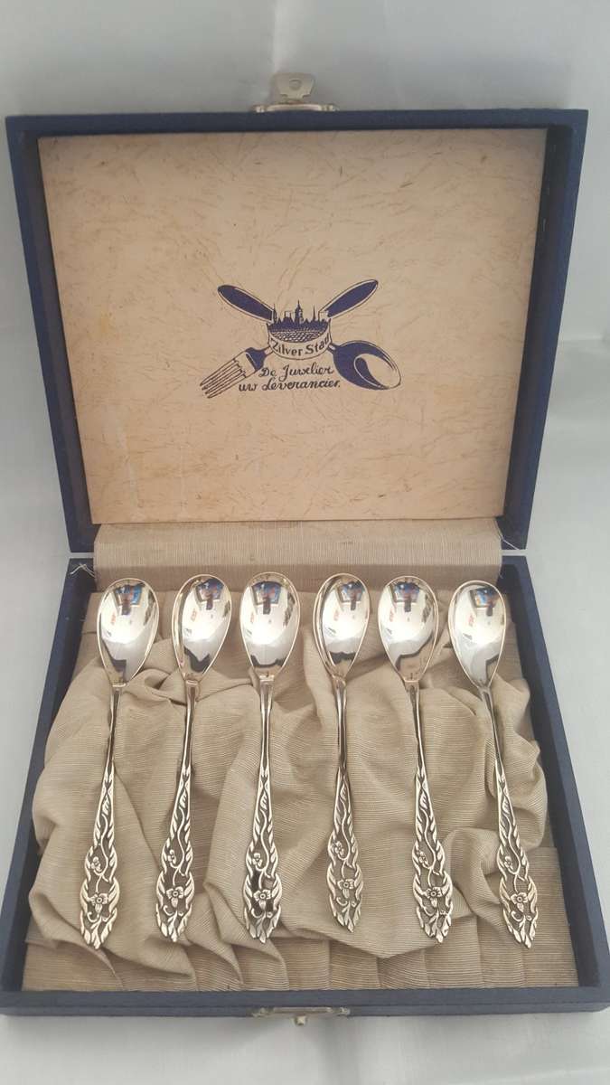 Pristine set of 6 Boxed Solid Silver Dutch Coffee Spoons. 42 grams combined weight