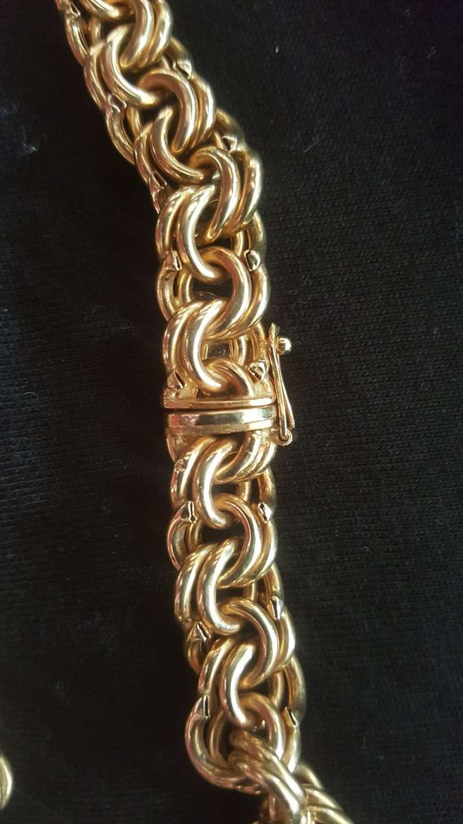 Stunning Huge 18ct SOLID YELLOW GOLD hallmarked Necklace weighing a massive 85 grams !