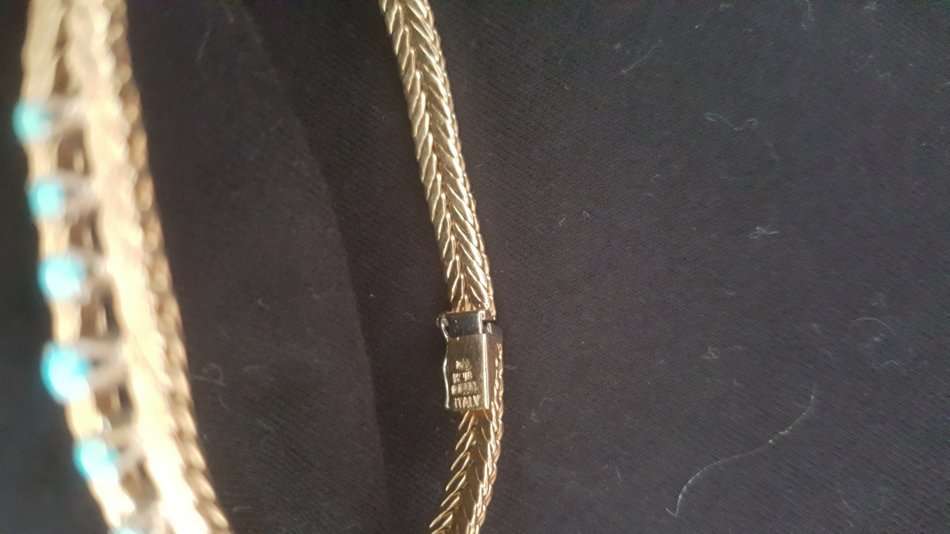 Classic 9ct SOLID YELLOW GOLD hallmarked Italian Bracelet set with Turquoise. total weight 19 grams