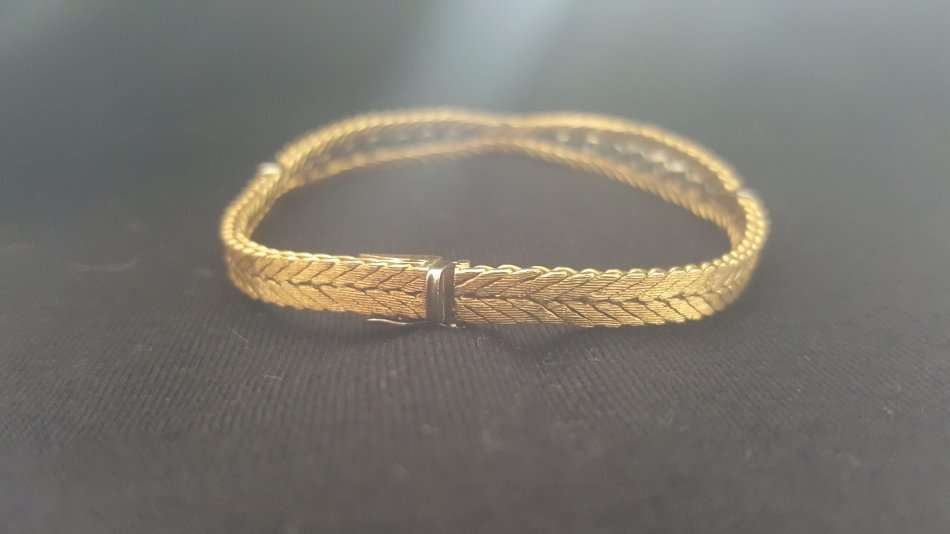 Classic 9ct SOLID YELLOW GOLD hallmarked Italian Bracelet set with Turquoise. total weight 19 grams