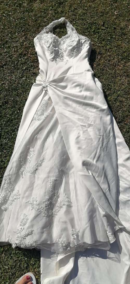 *GORGEOUS OFF WHITE HALTERNECK WEDDING DRESS* Size 8/10