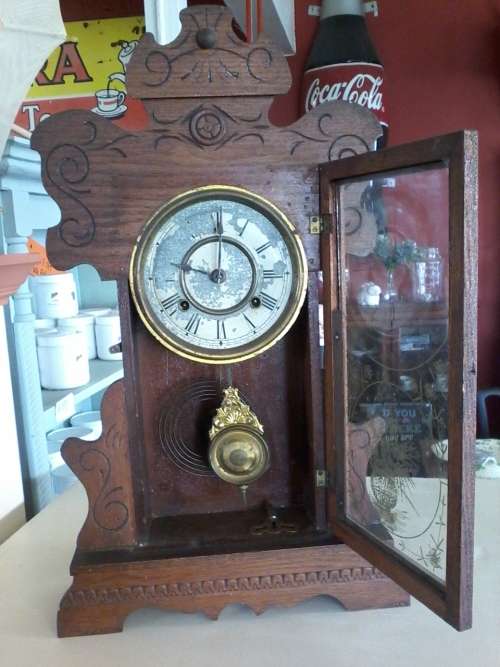 Old Mantle Clock (Working Order)