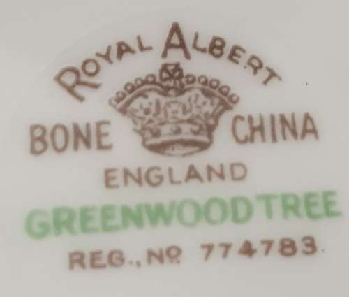 ROYAL ALBERT SAUCERS X4