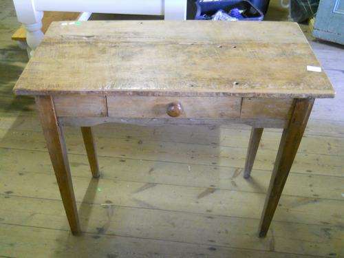 LITTLE YELLOWWOOD TABLE WITH DRAWER