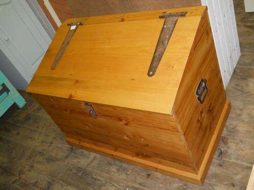 KIM'S CREATIONS FEEDBIN