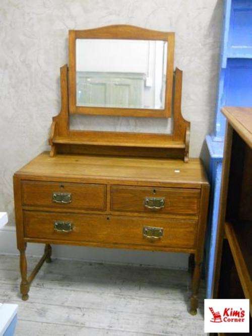 OAK DRESSING TABLE