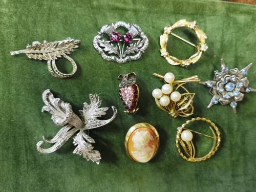 Lot of Brooches