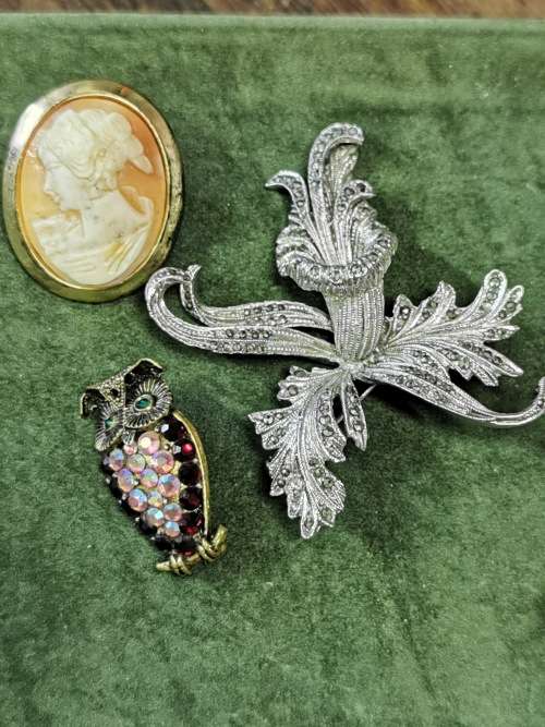 Lot of Brooches