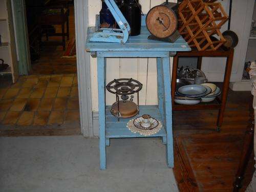 BLUE WASHSTAND  CRAZY R1 NO RESERVE!!!!