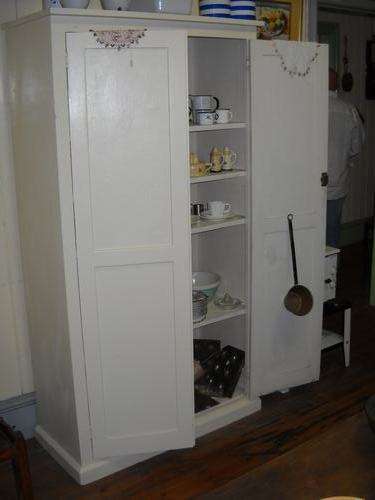 KITCHEN CUPBOARD loads of space for linen or bathroom!!!