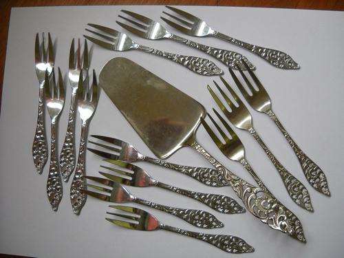 CAKE FORKS & LIFTER !!!R1 NO RESERVE!!!