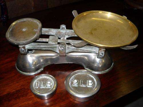 CRAZY PRICE!!! R1 NO RESERVE.  SCALE WITH TWO WEIGHTS.