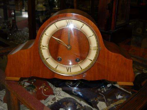 CRAZY PRICE!!!  R1 NO RESERVE.  SMALL STRIKING MANTEL CLOCK (MADE IN GERMANY)