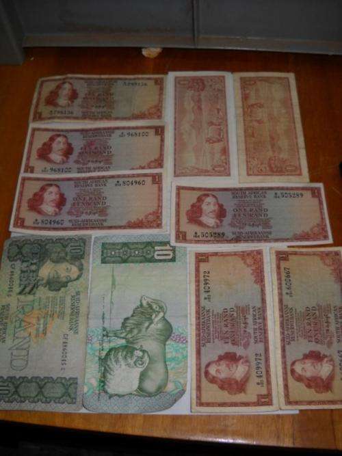 CRAZY PRICE!!! R1 NO RESERVE.  EIGHT R1 NOTES AND TWO R10 NOTES
