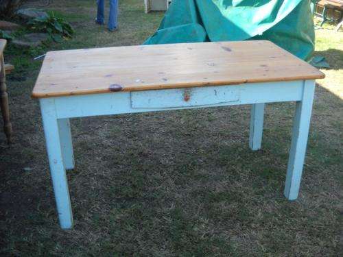 CRAZY R1 !!!!!!LOVELY OLD KITCHEN TABLE WITH OREGON TOP AND DRAWER