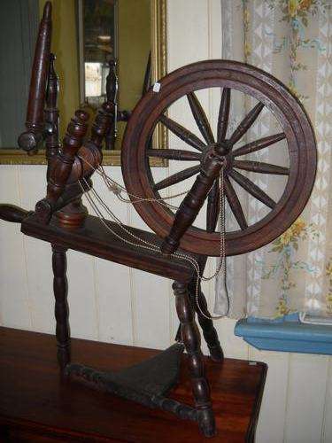 OLD SPINNING WHEEL