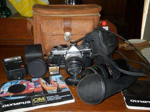 OLYMPUS CAMERA WITH LENSE & MANUAL IN LEATHER BAG !!!R1 NO RESERVE!!!