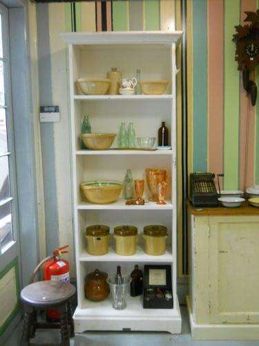 KITCHEN CUPBOARD
