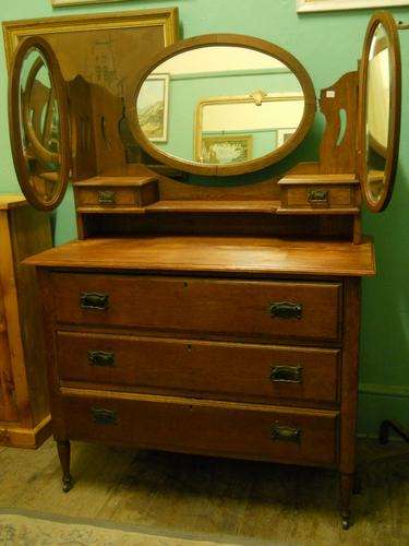OAK DRESSING TABLE