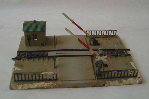 MARKLIN HO Scale Level Crossing