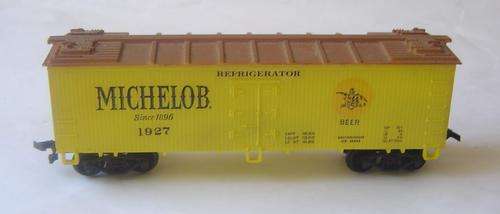 LIFELIKE HO Scale Wagon -  40ft Box Car  - Michelob