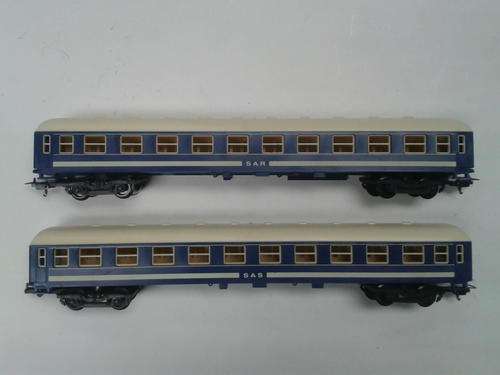 LIMA HO Scale Wagon - Blue Train Coaches x 2