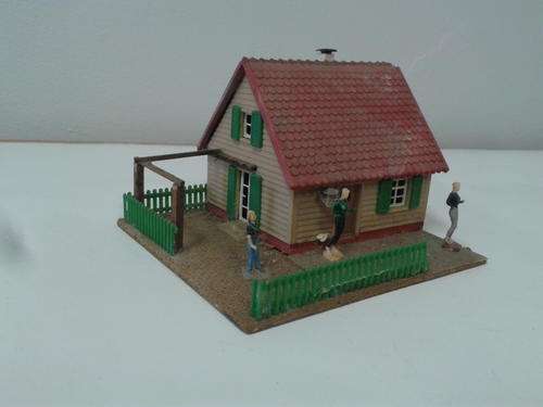 HO Scale Building - Small House