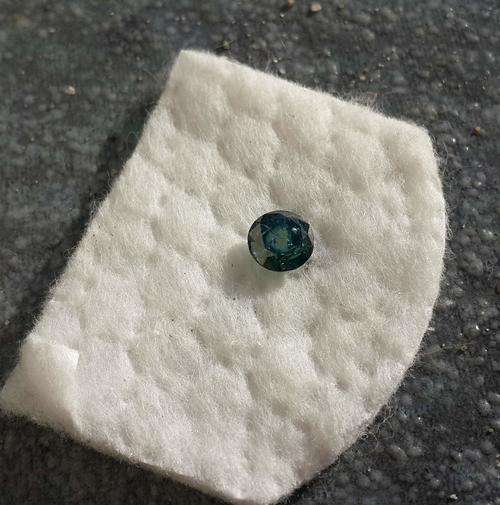 DIAMOND - Earth Mined - Bluish Green  Round Brilliant 0.56 Ct - R1 START!!!