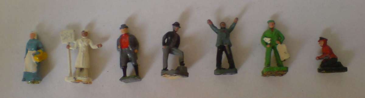 HO Scale Metal Die Cast figures - 7 x People