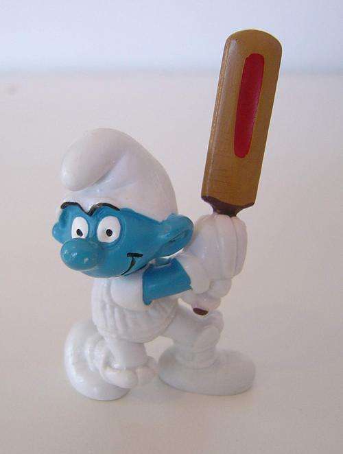 Smurf  1980 - Peyo Schleich 2.0066 - Cricket with light brown bat