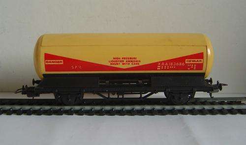 LIMA HO Scale - SAR Ammonia Wagon (1)