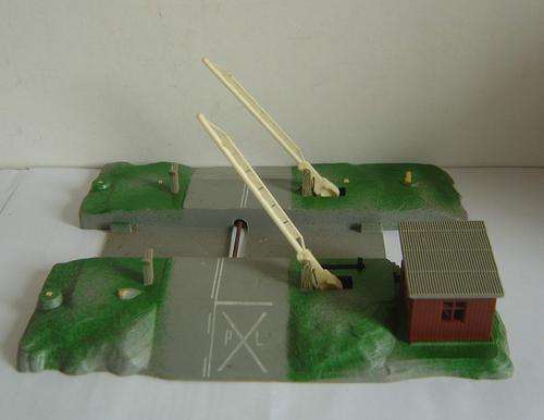 LIMA HO Scale - Level Crossing