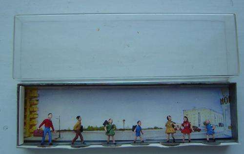 MERTEN HO Scale Figures -  School Children