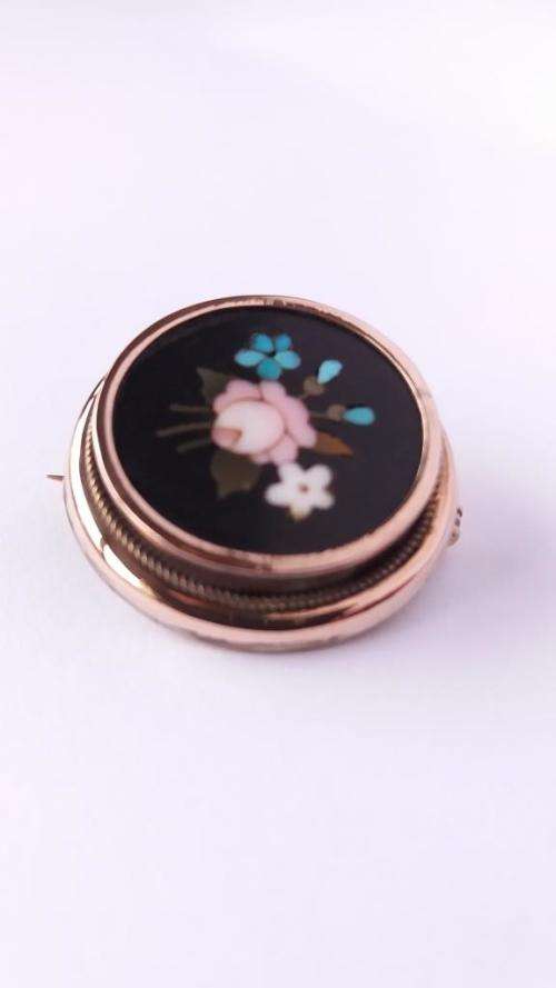 Victorian 14ct gold "pietra dura" inlay brooch