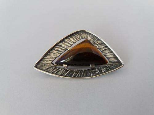 Vintage sterling silver and tiger's eye brooch