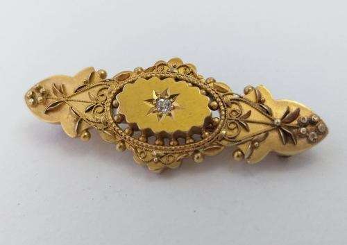 Victorian 15 carat gold sweetheart brooch set with a diamond